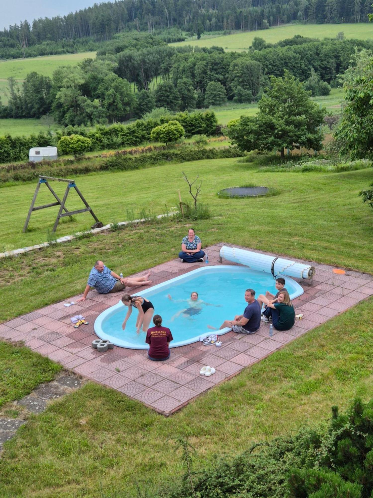Hotelový a jezdecký areál Dvůr Krutěnice Exterior foto