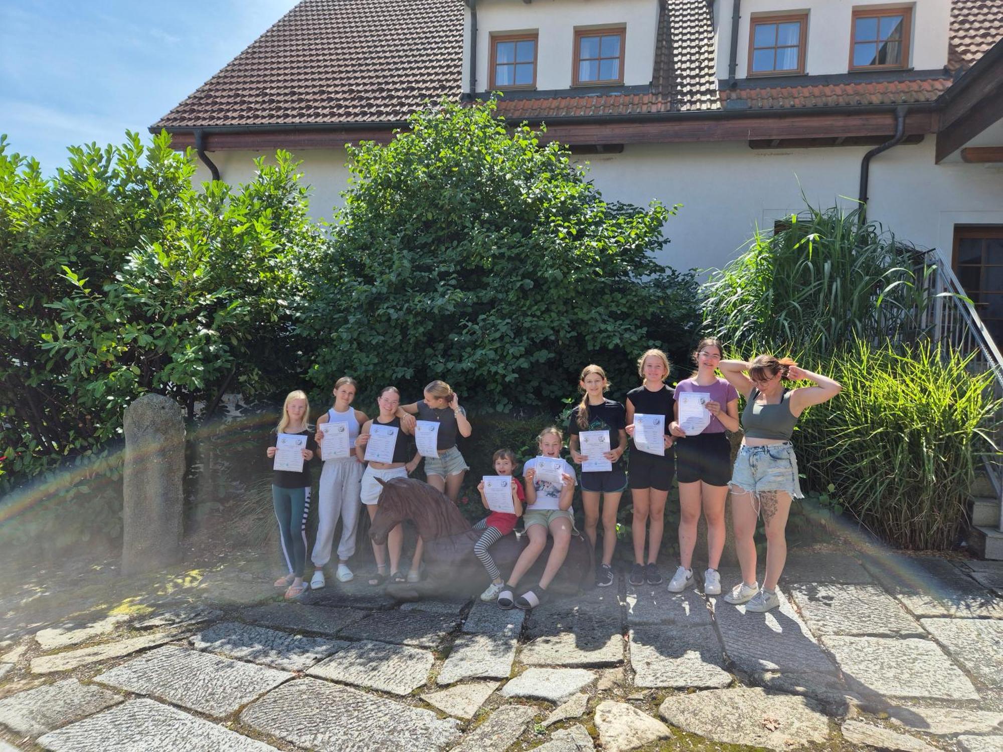 Hotelový a jezdecký areál Dvůr Krutěnice Exterior foto