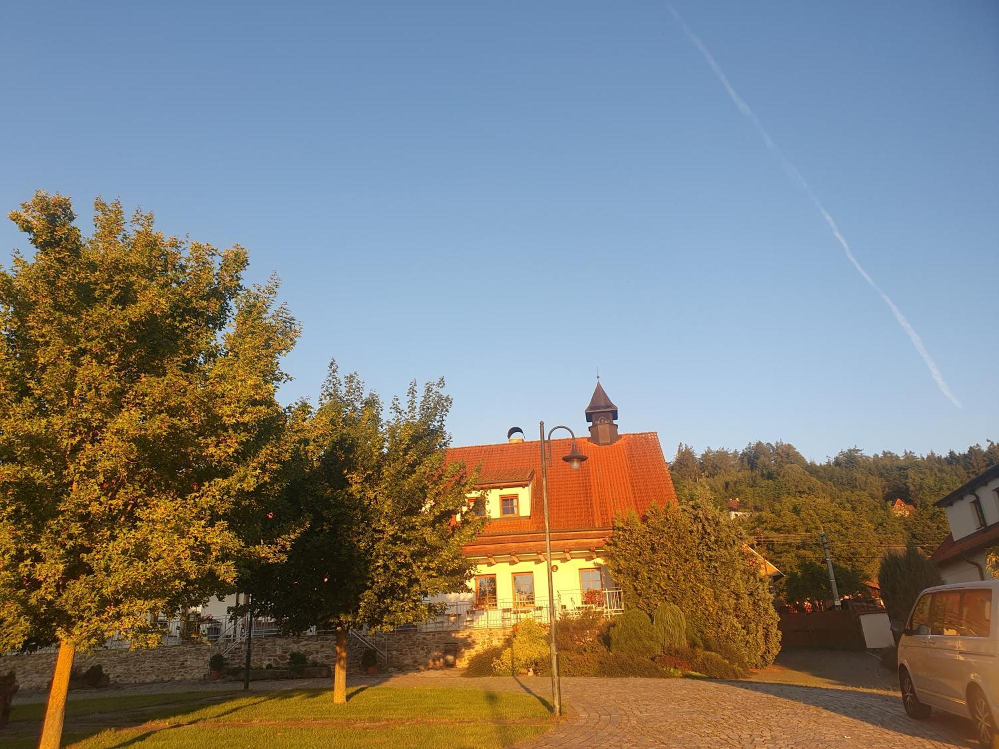Hotelový a jezdecký areál Dvůr Krutěnice Exterior foto