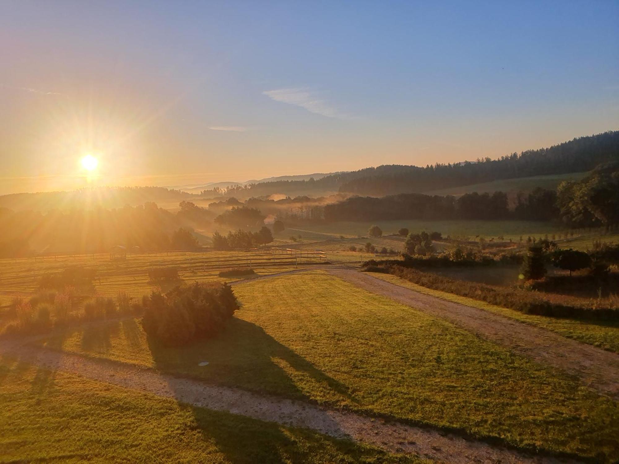 Hotelový a jezdecký areál Dvůr Krutěnice Exterior foto