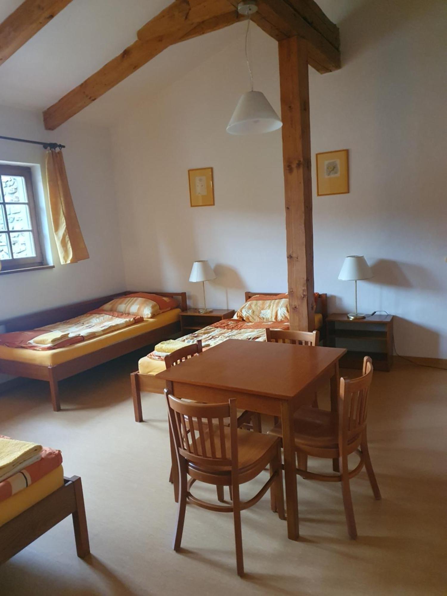 Hotelový a jezdecký areál Dvůr Krutěnice Exterior foto